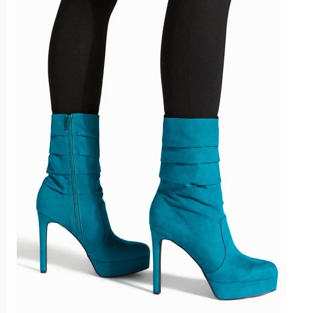 NWOB- Shoe Dazzle Teal Faux Suede Slouchy Platform Boots